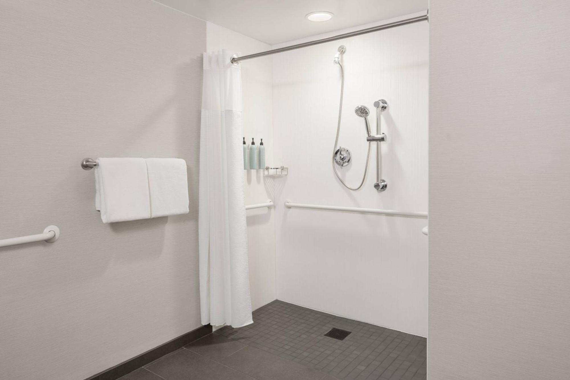 Courtyard Portland Airport Hotel Южен Портланд Екстериор снимка