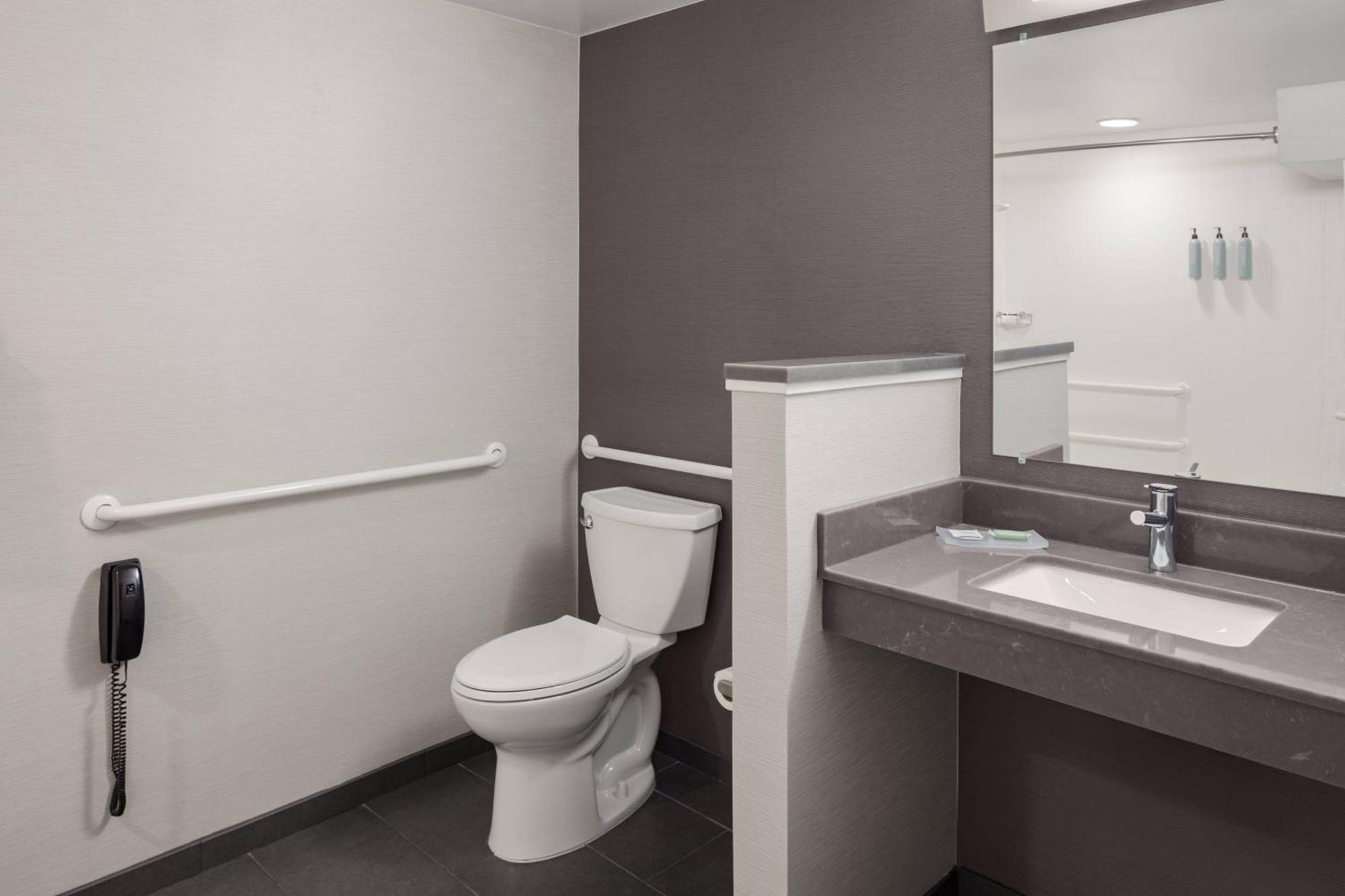 Courtyard Portland Airport Hotel Южен Портланд Екстериор снимка