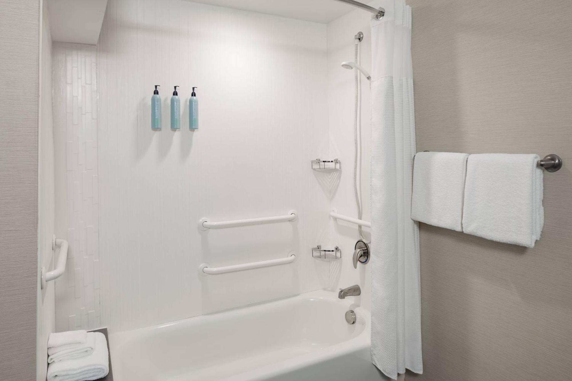 Courtyard Portland Airport Hotel Южен Портланд Екстериор снимка
