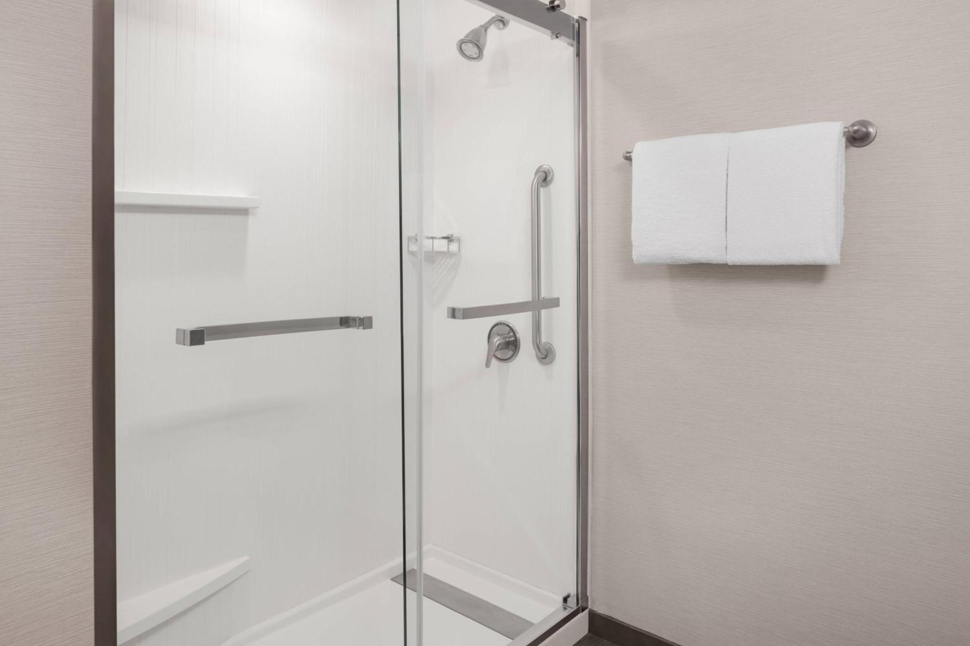 Courtyard Portland Airport Hotel Южен Портланд Екстериор снимка