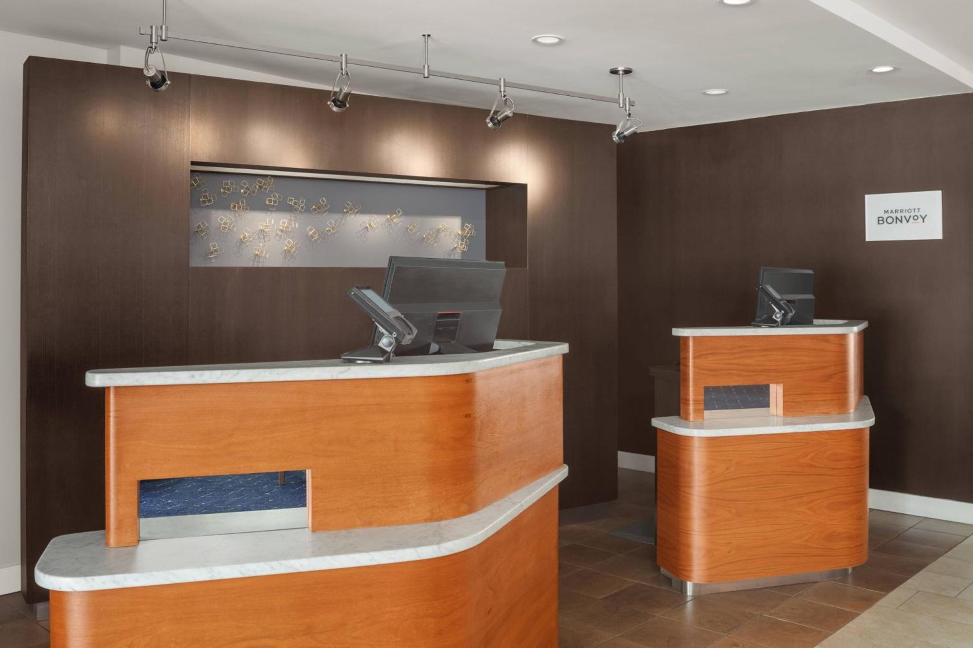 Courtyard Portland Airport Hotel Южен Портланд Екстериор снимка