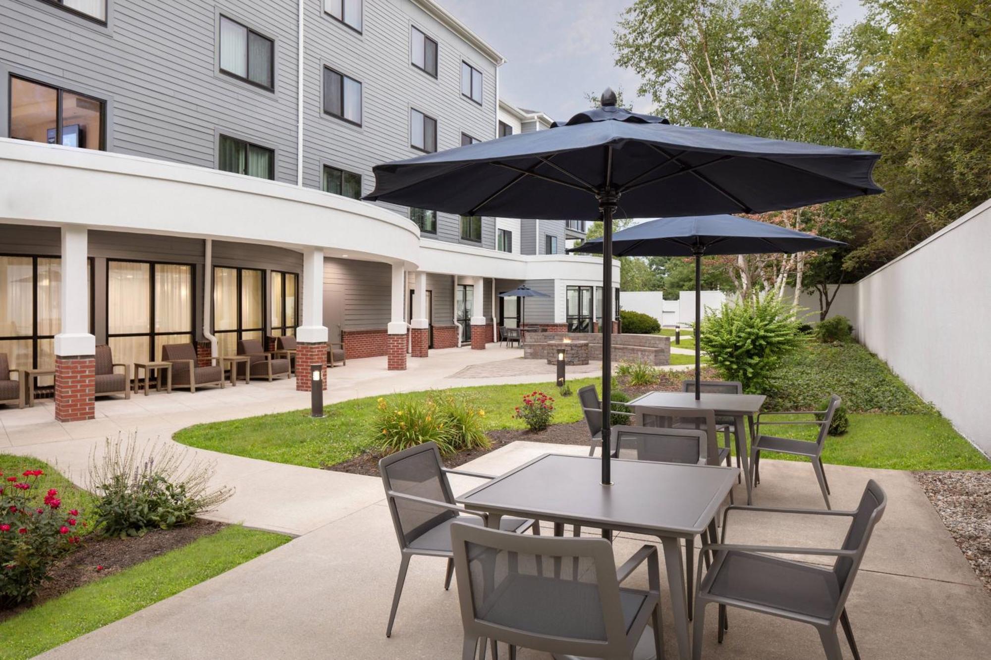 Courtyard Portland Airport Hotel Южен Портланд Екстериор снимка