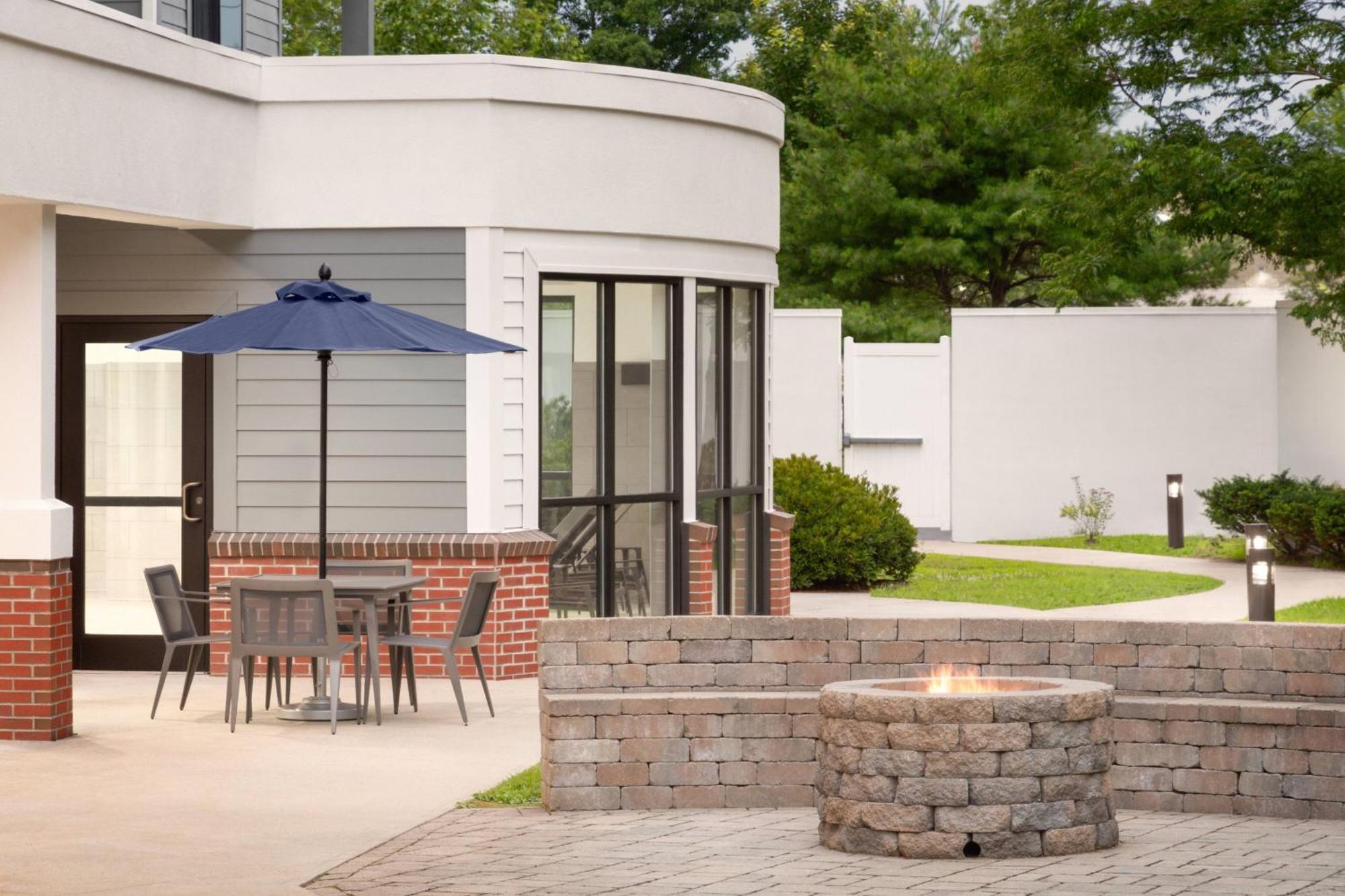 Courtyard Portland Airport Hotel Южен Портланд Екстериор снимка