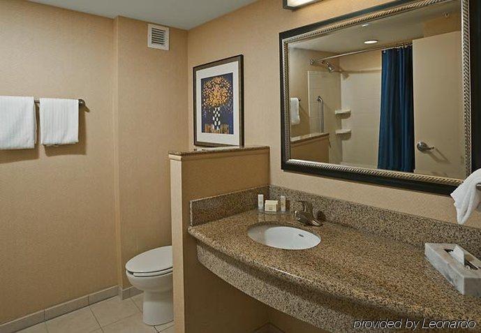 Courtyard Portland Airport Hotel Южен Портланд Стая снимка